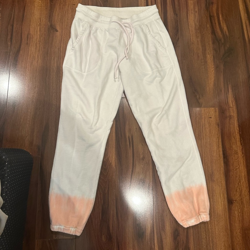 Vineyard vines sweatpants pink tye dye.